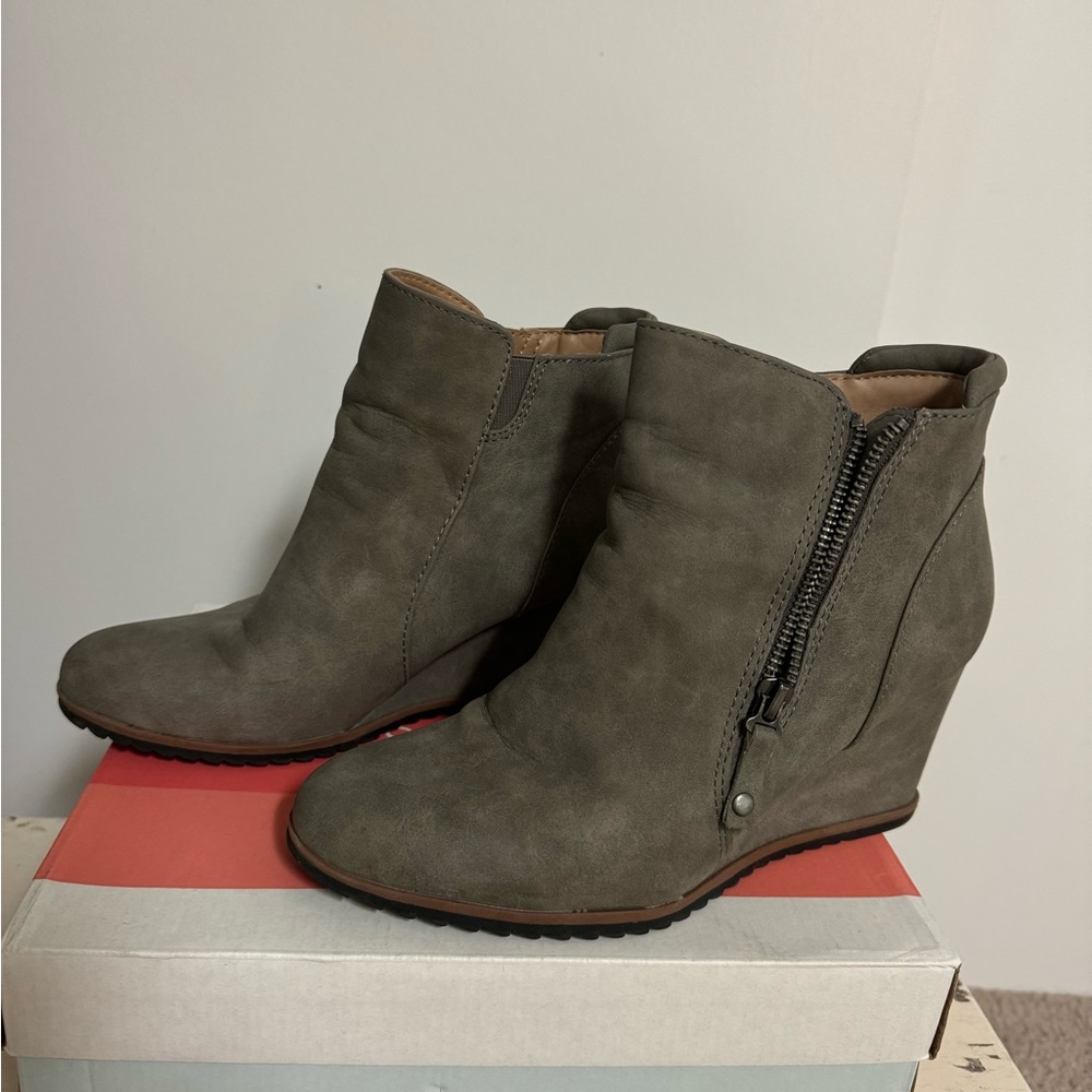 Naturalizer Taupe Ankle Booties